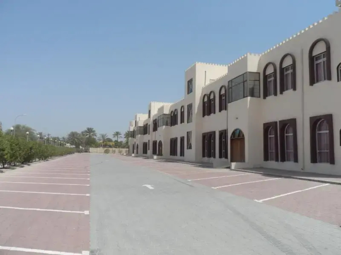 Al Mandoos Hotel