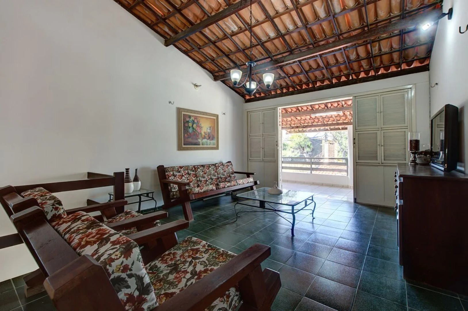 Casa com piscina privativa perto do mar