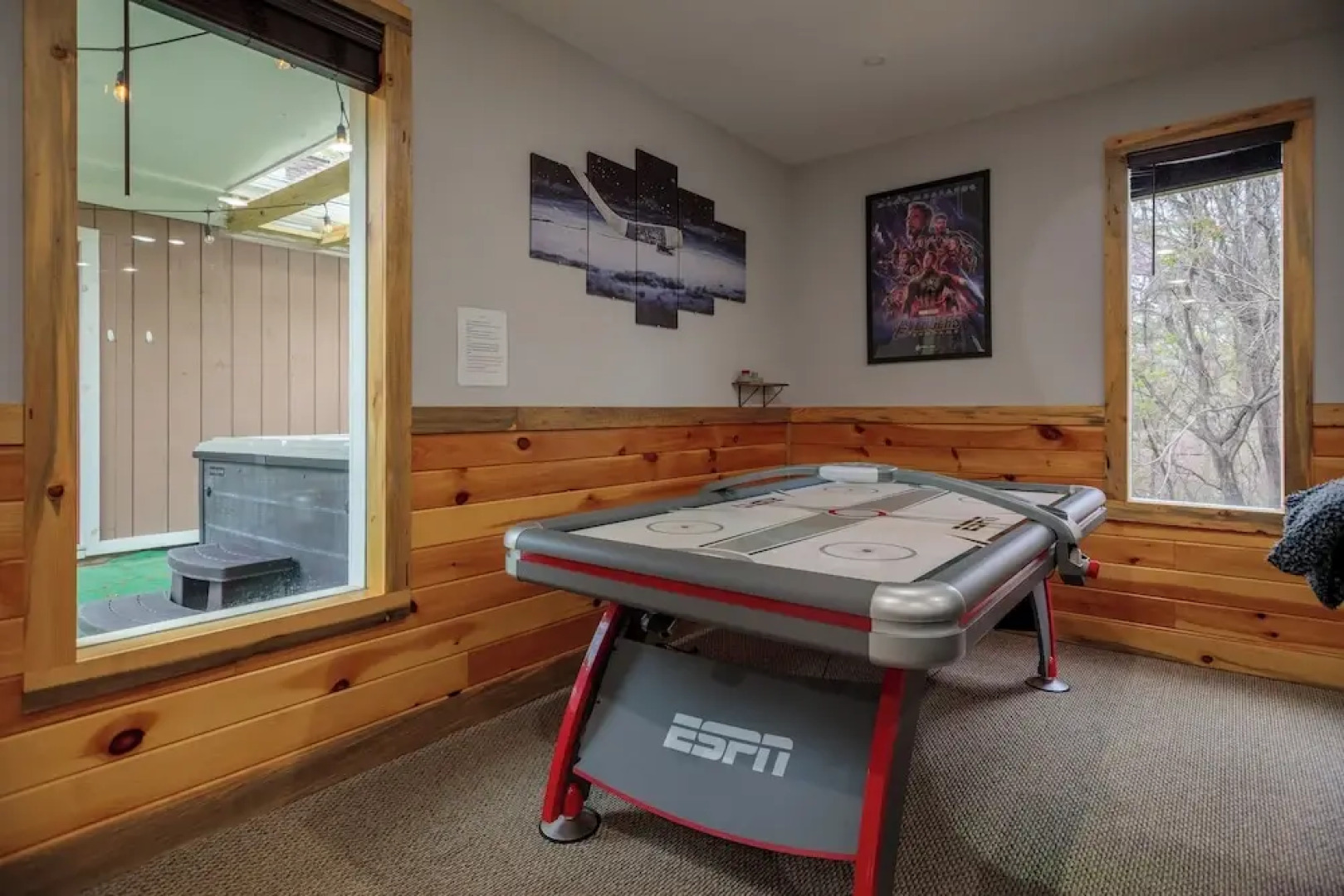 Hot Tub & Mini Golf: Mtn-view Haven in Kodak!