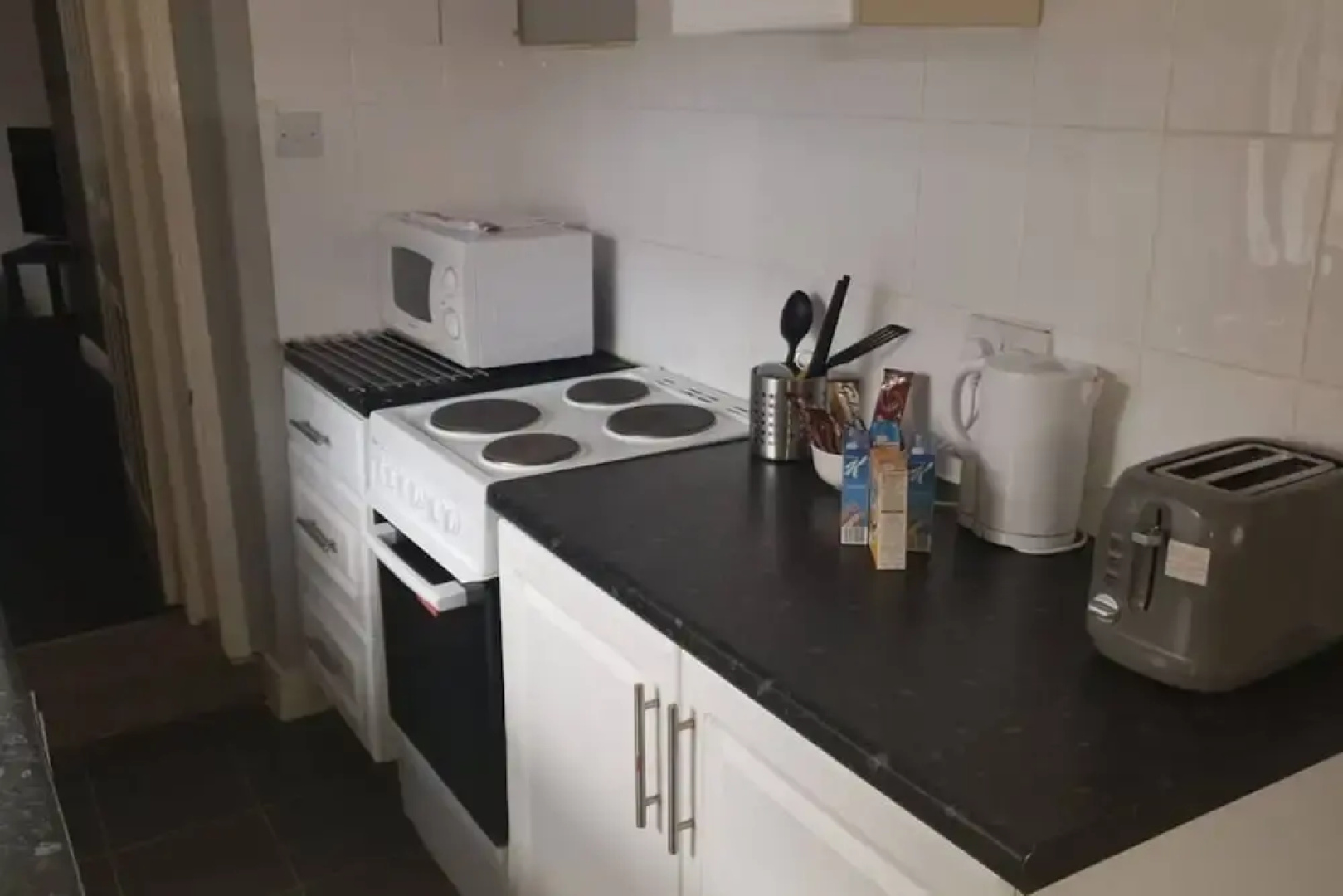 Gateshead's Amethyst 3 Bedroom Apt, Sleeps 6 Guest