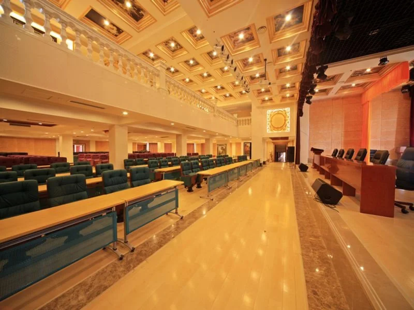 Xinglong Old Banyan Hotel