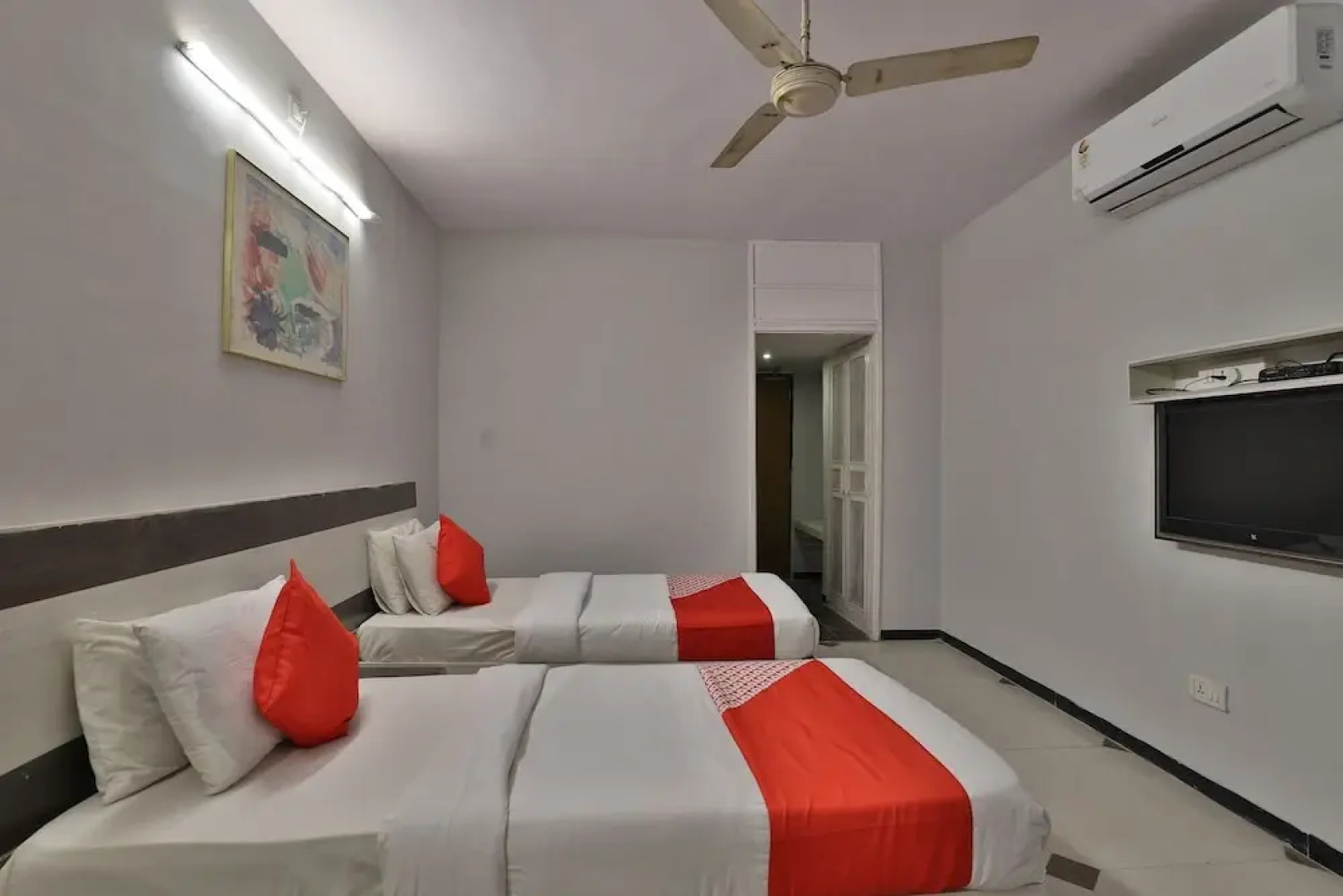 OYO 27796 Hotel Jubilee