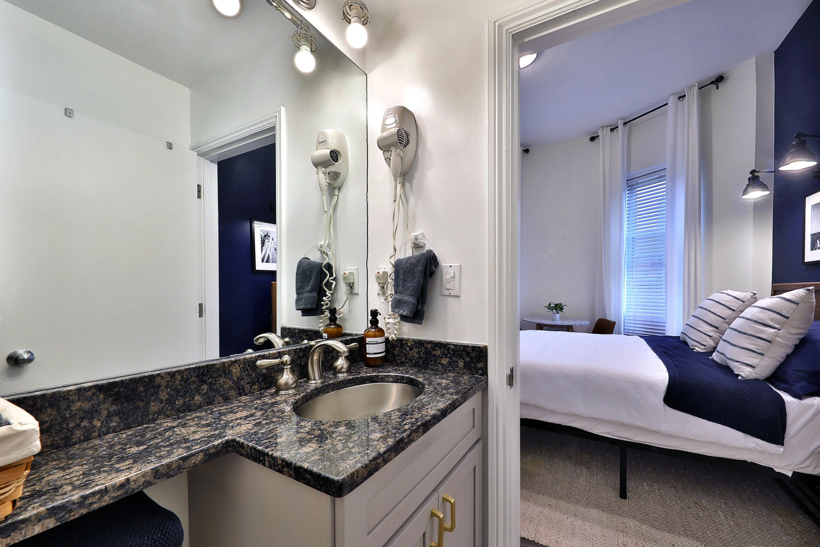 Spacious Studio With Fast Wifi!