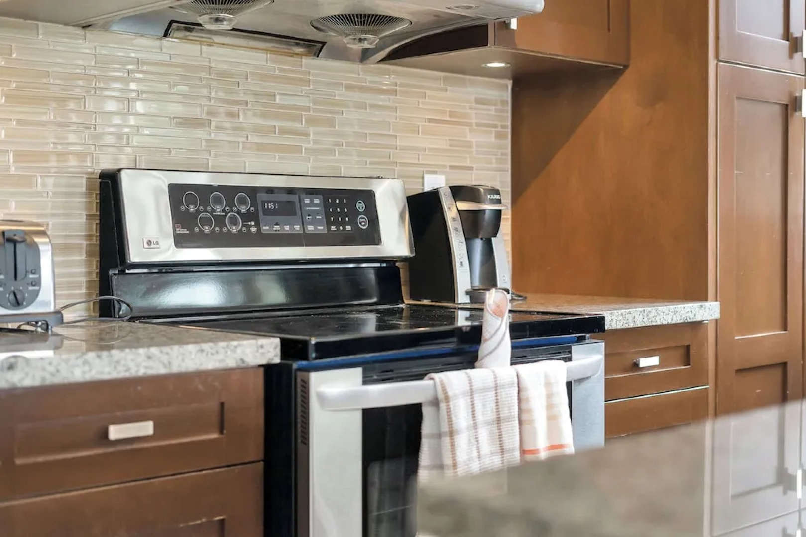 Harmony Haven 2BR Lakefront Suite