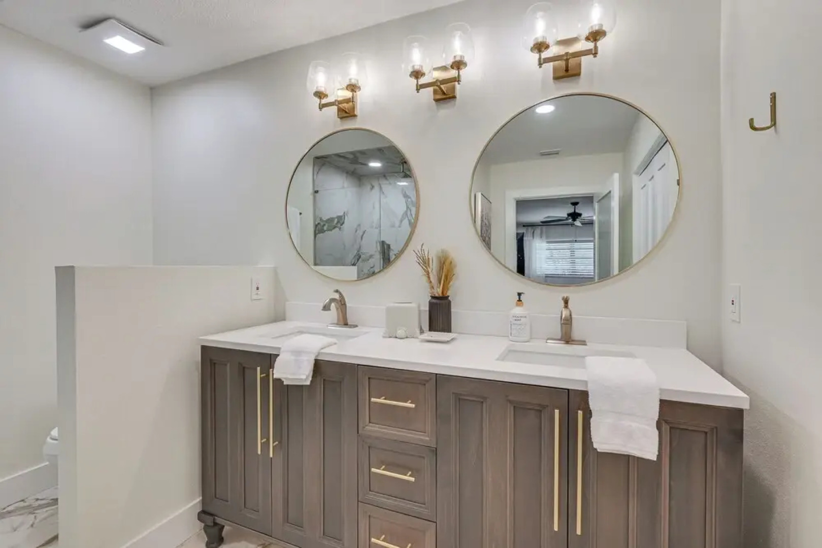 Lutz Home w/ Game Room: 7 Mi to Adventure Island!