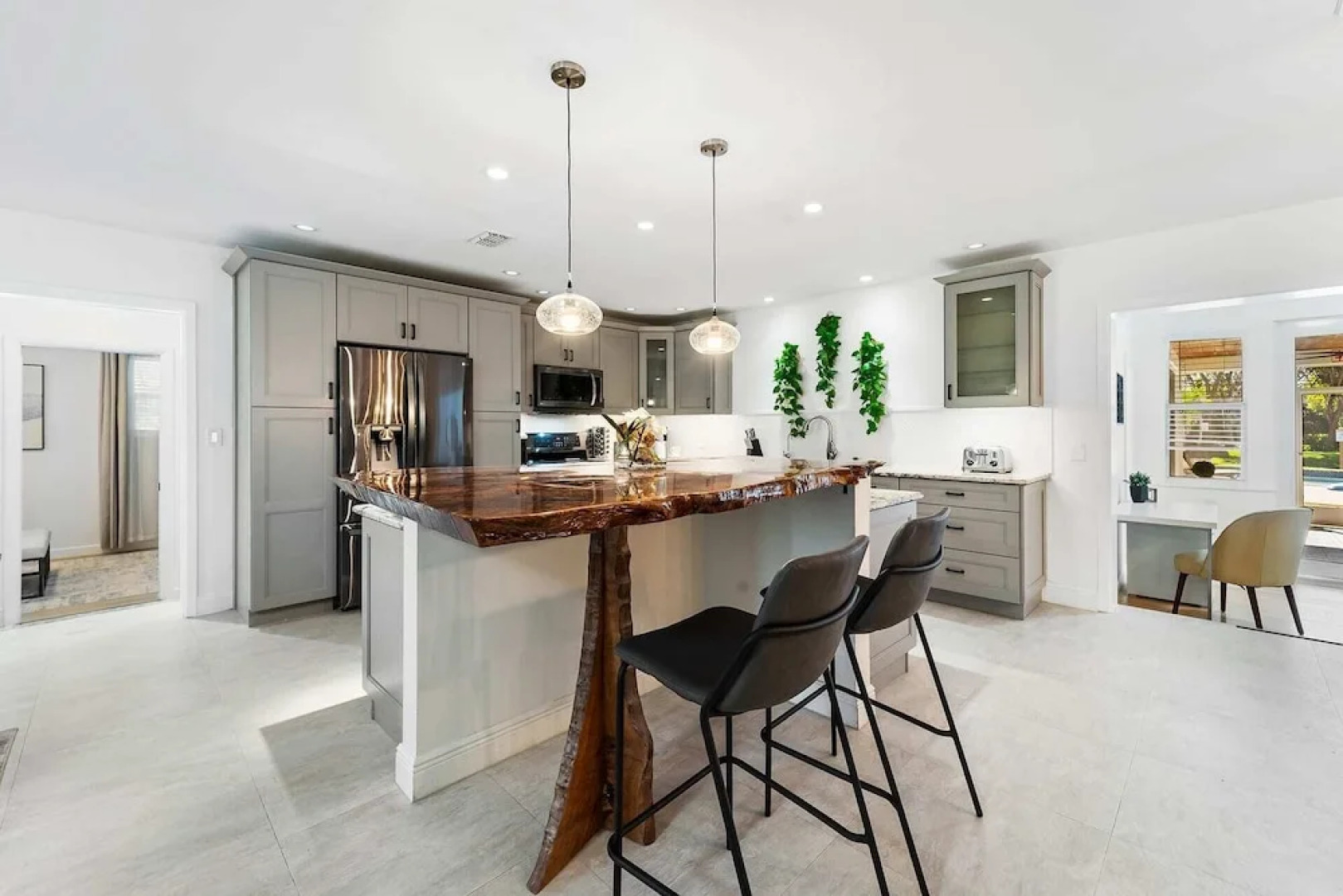 Spacious 8BR w/ Guesthouse + Pool & Tons of Games