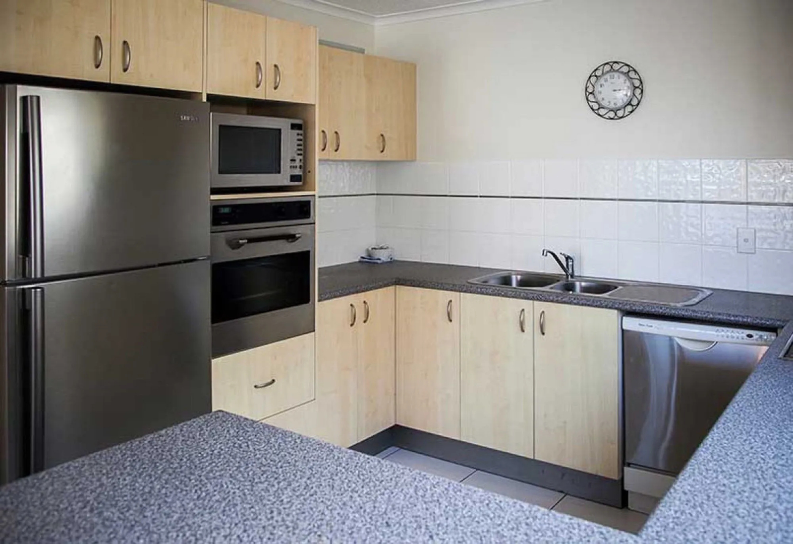 Elouera Tower Beachfront Apartments