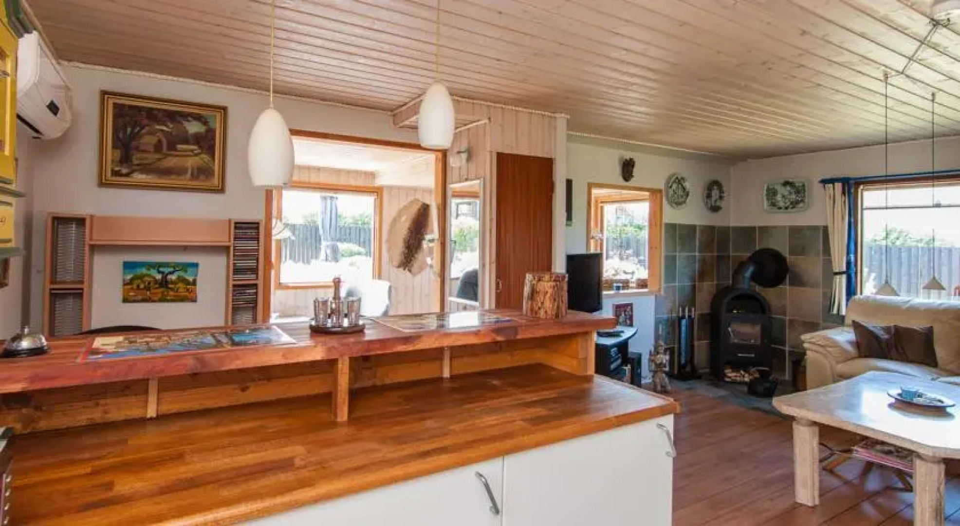 Iris 2 Holiday House