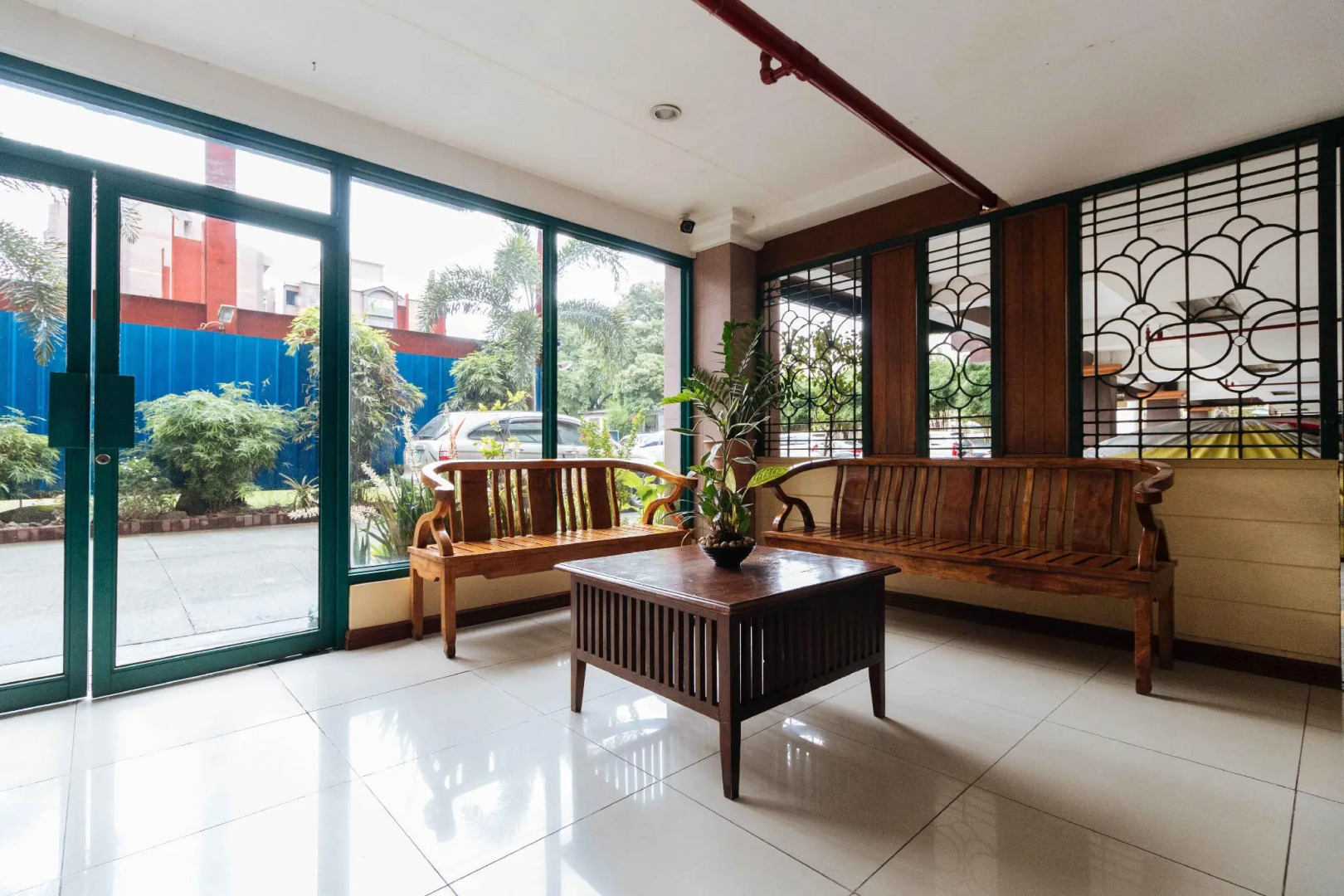 RedDoorz @ Moonwalk Paranaque