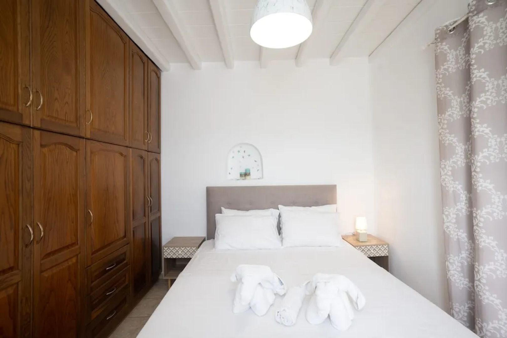 Gorgeous Rustic Cave wDreamy Shared Pool