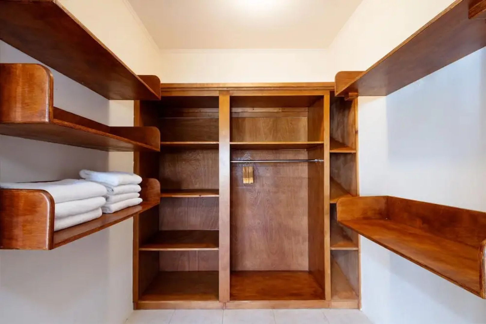 Beautiful 3br2 5BA Villa w Pool Close 2 Baby Beach