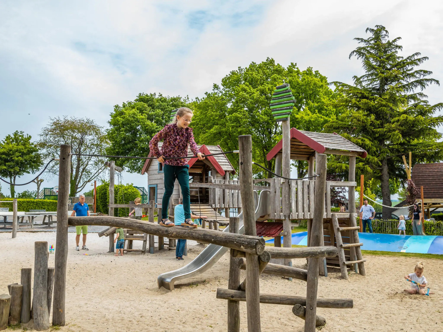 Comfortable air-conditioned chalet in a holiday park on the Gulperberg