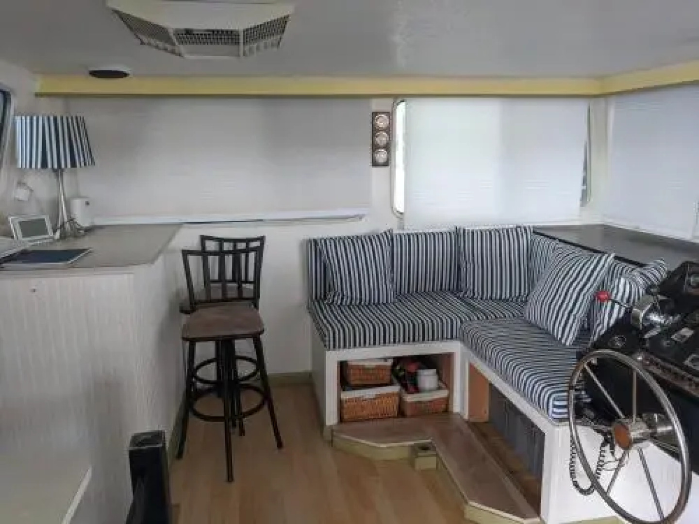 Hills Motor Court & Marina