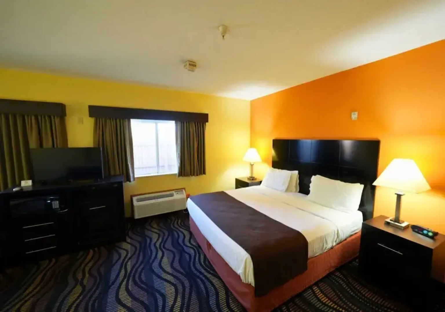 Rock Island Inn & Suites Streator IL