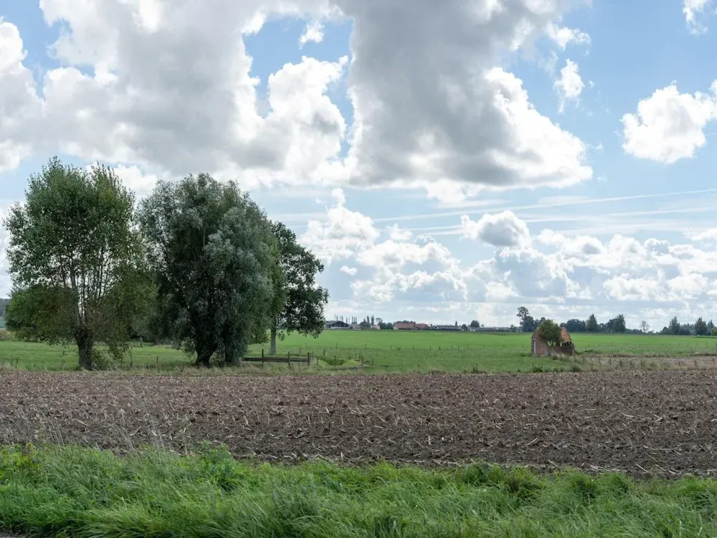 Peaceful Villa With Pond