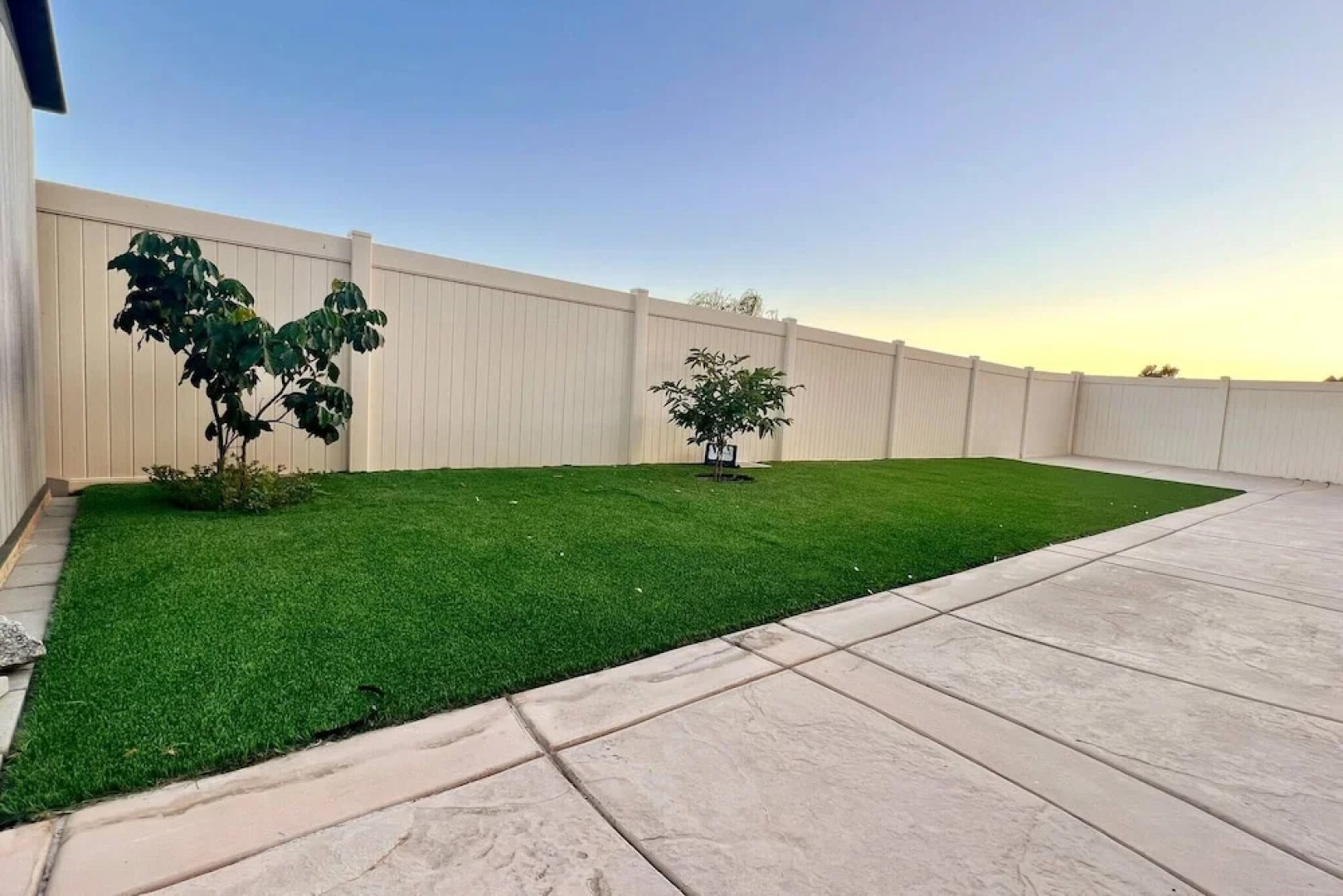 Room in House - Cheerful And Cozy one Large Bedroom