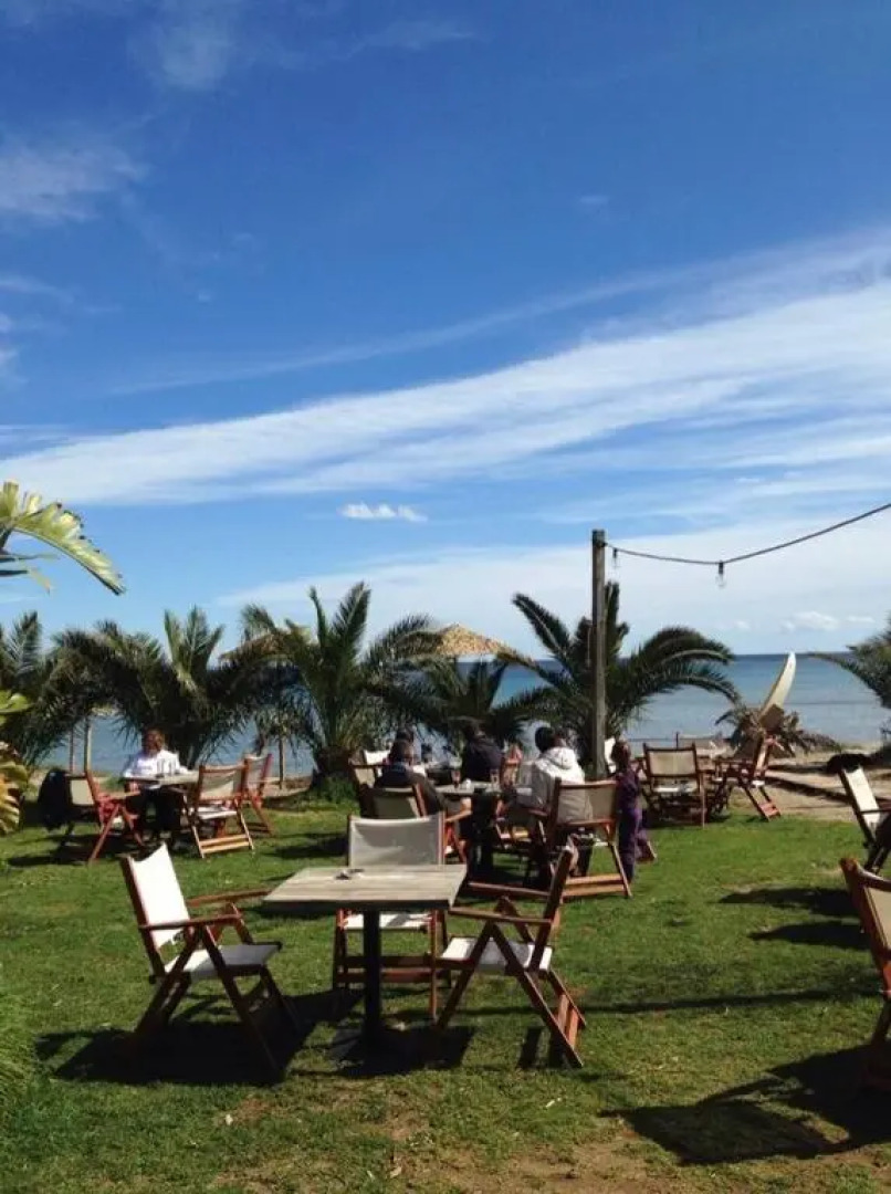 sunmer apartment 1minute from sea, 15 min from the airport