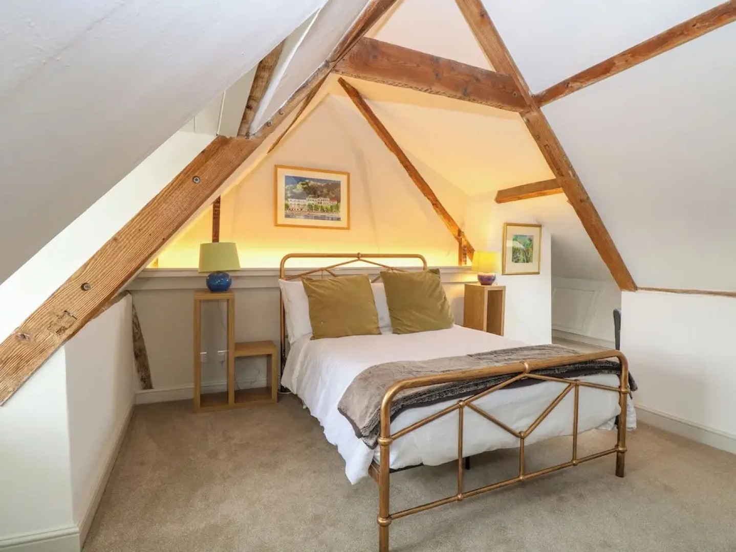 Apartment 4 Chameleon House