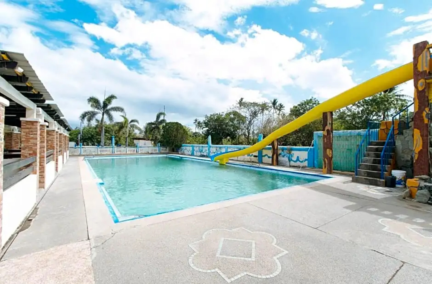 RedDoorz @ Royal Grande Beach Resort Batangas