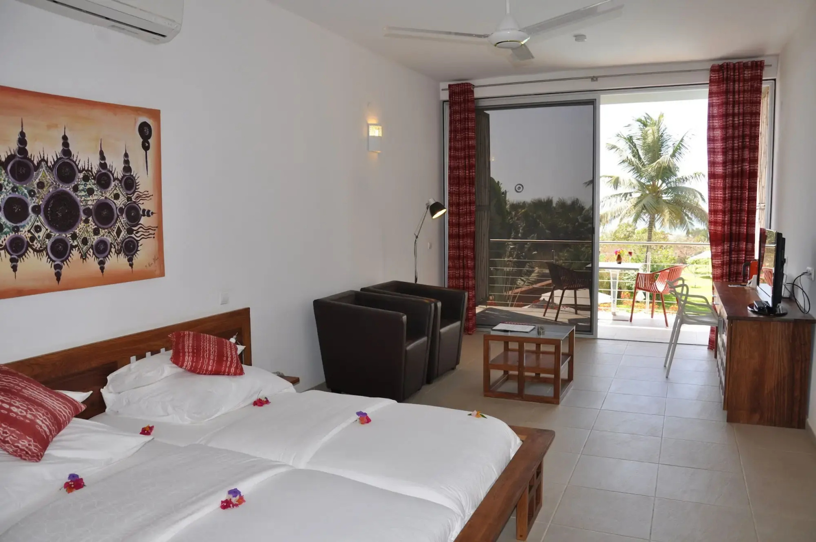 Leo's Beach Hotel & Restaurant - Adults Only