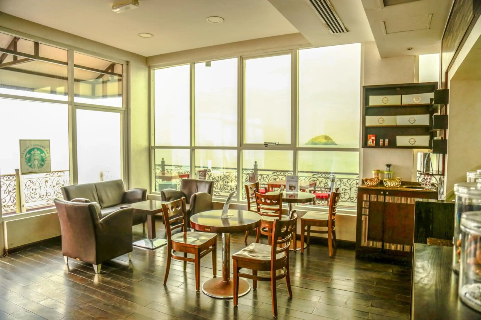 Royal Beach Hotel & Resort