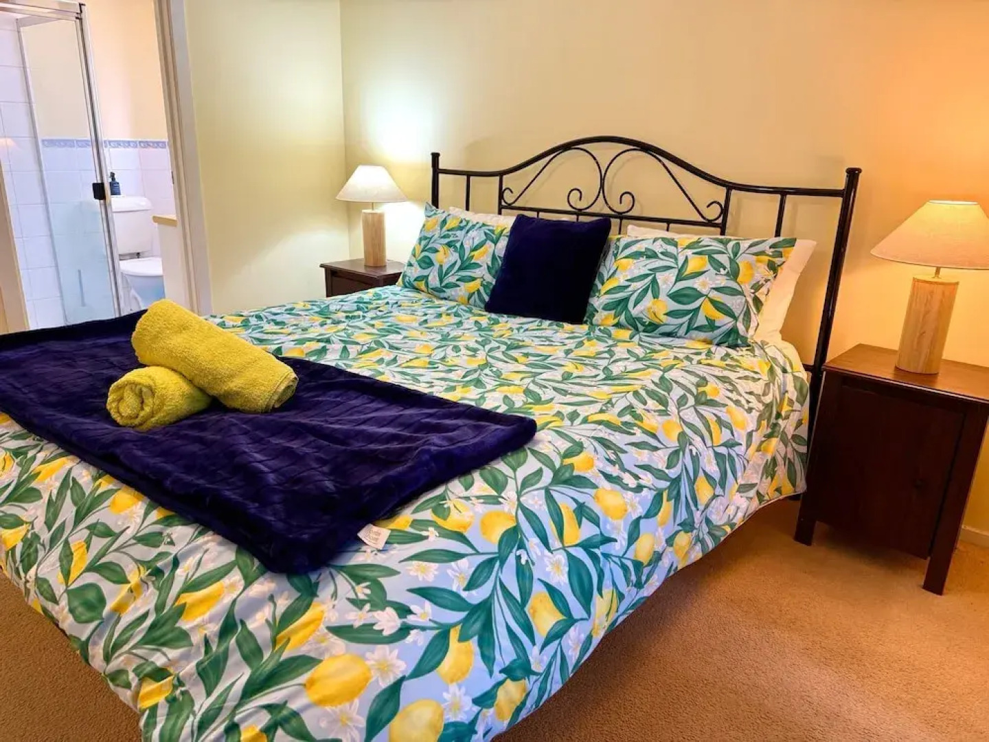 Lakeside Getaway - 4BR Jetty Wi-fi Waterfront