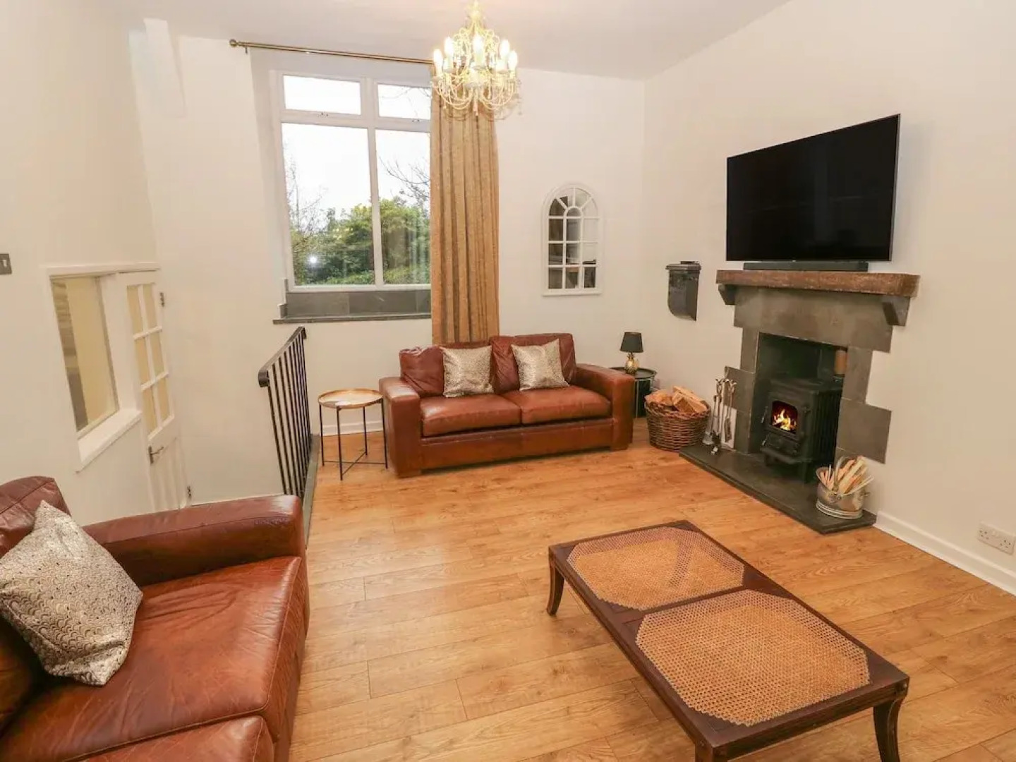 Yr Hen Ysgol, The Old School