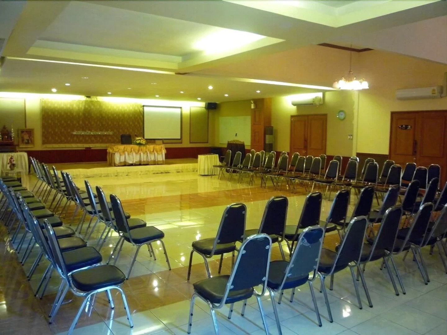 Hillside Country Home Golf & Resort