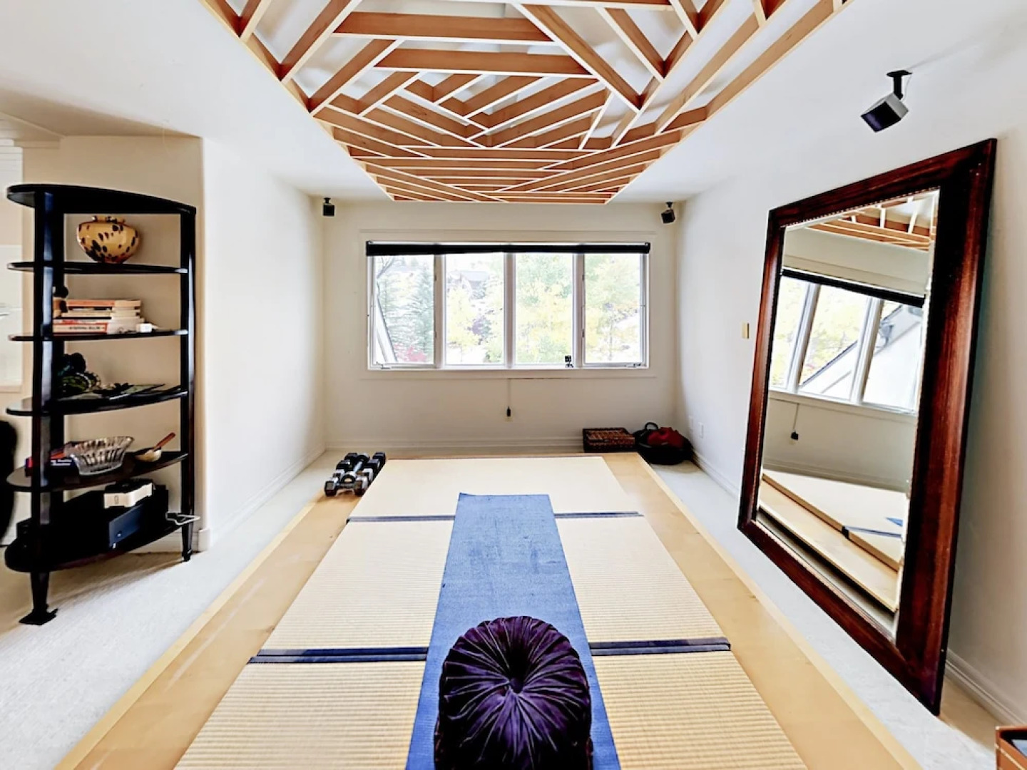 Grand 5,000 Square Foot 4br Mountain 4 Bedroom Home