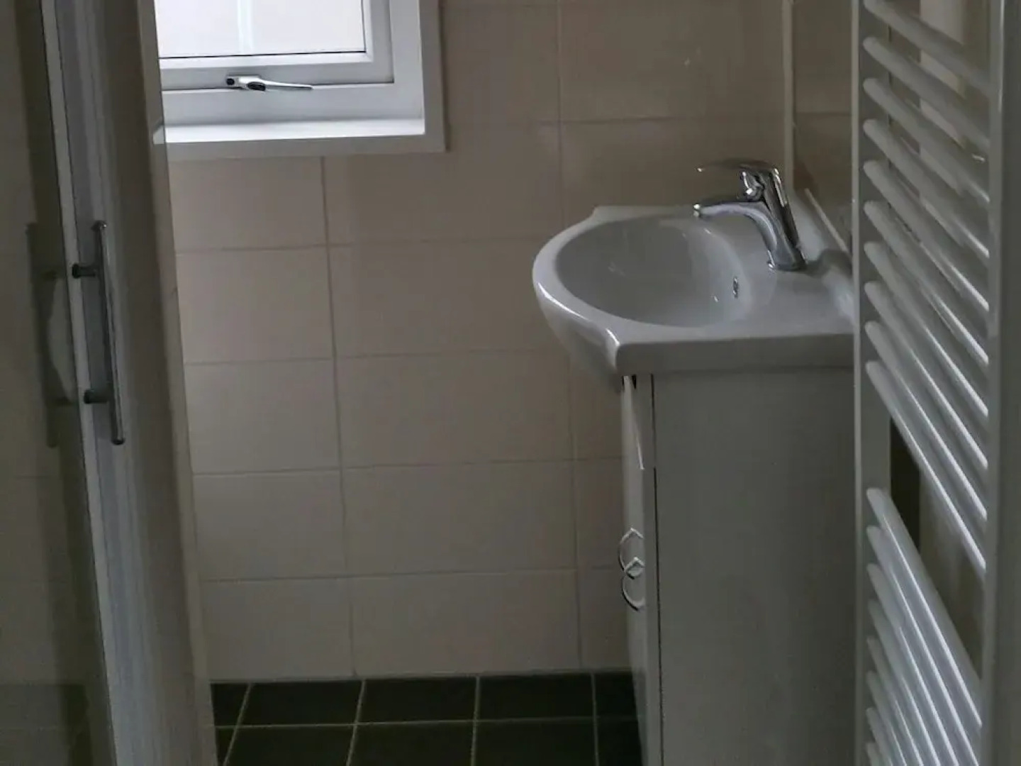 Pondside Stay w/ Kitchen