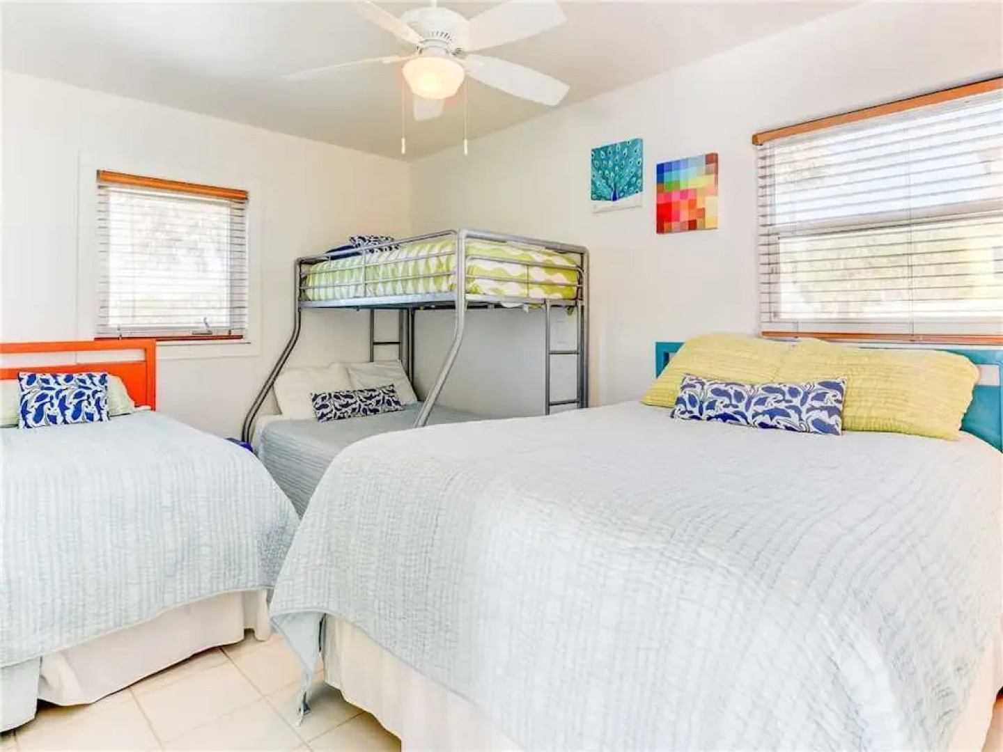 Sunshine House - Three Bedroom Home