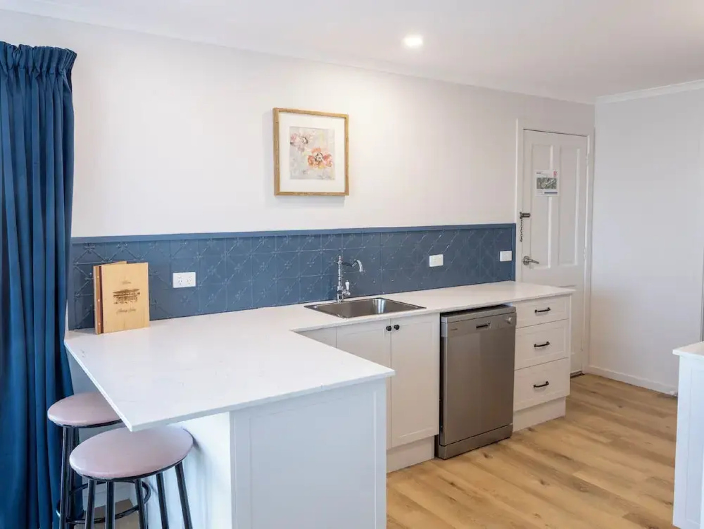 Heritage House Motel & Units