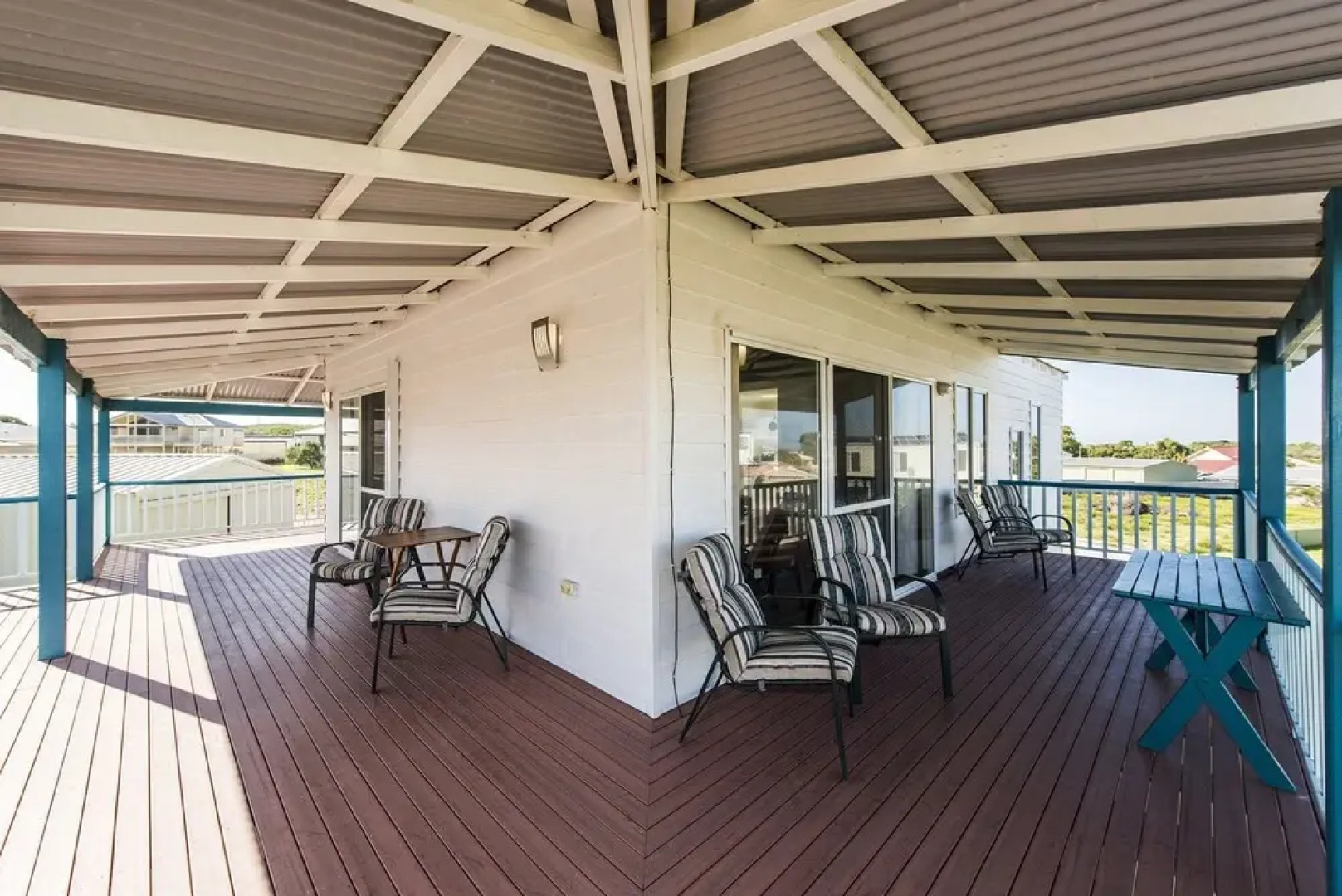 The Outlook - All the Comforts of Home Pet Friendly