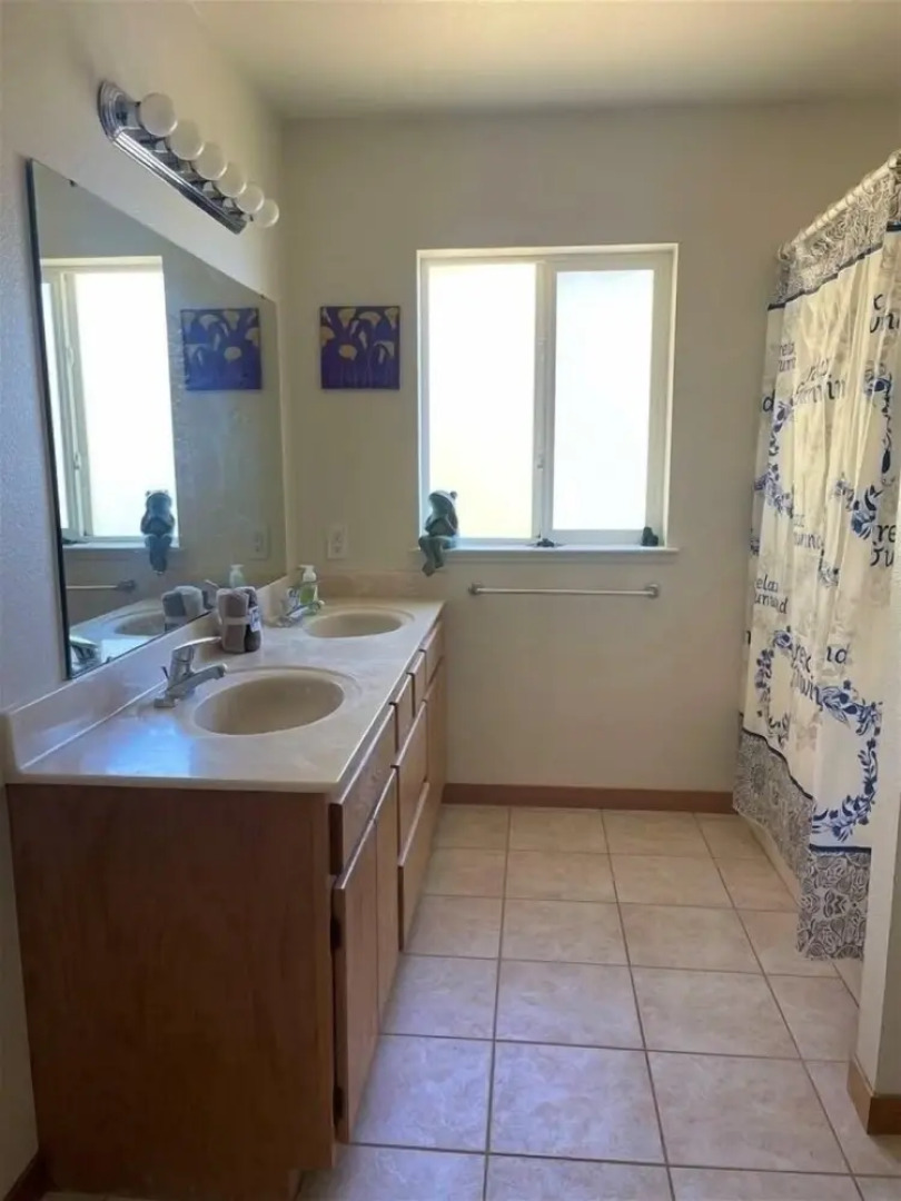 Hidden Views A 3 Bedroom Duplex by Redawning