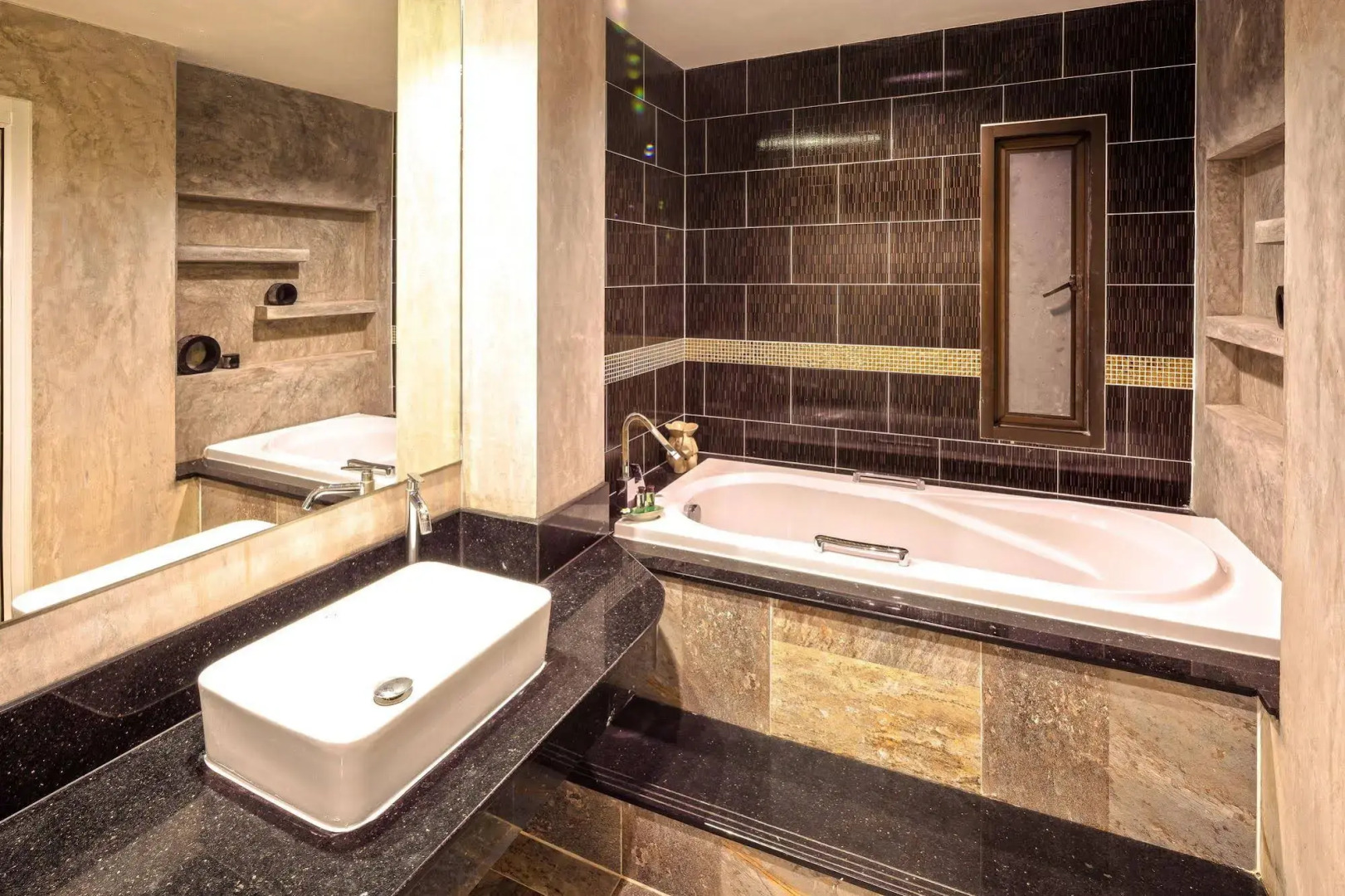 Tanawan Phuket Hotel