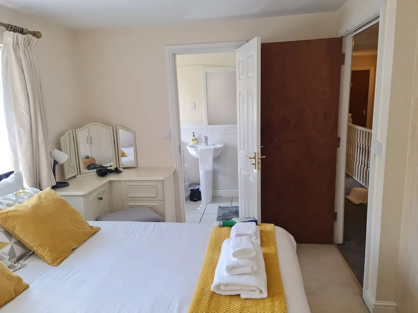 Stunning 4-bed House in Walsall