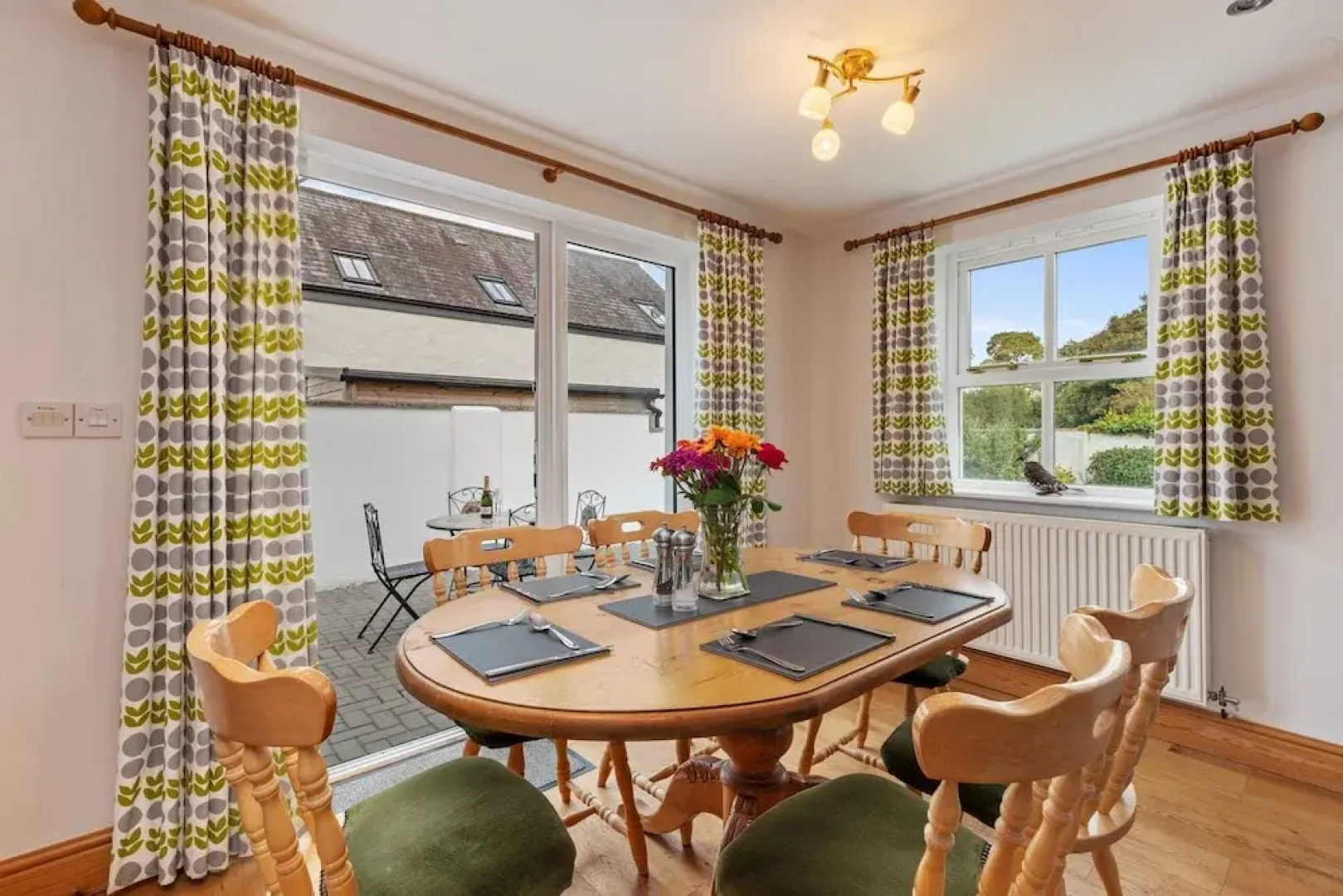 Two Hoots - Peaceful Cottage Rural Views