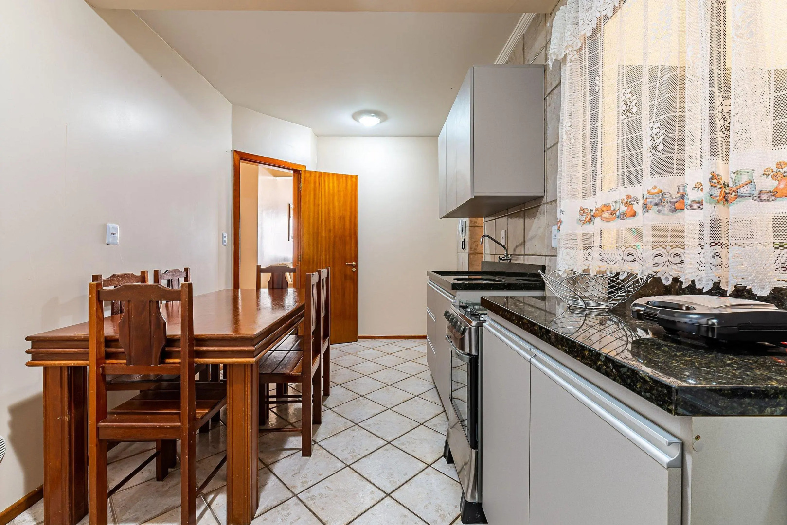 Apto pé na areia vista mar em Meia Praia EVB308