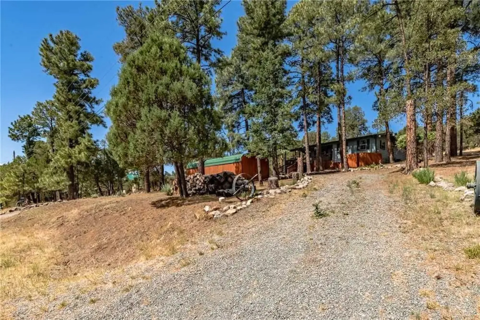 Wild Horse Retreat - Two Bedroom Cabin with Hot Tub