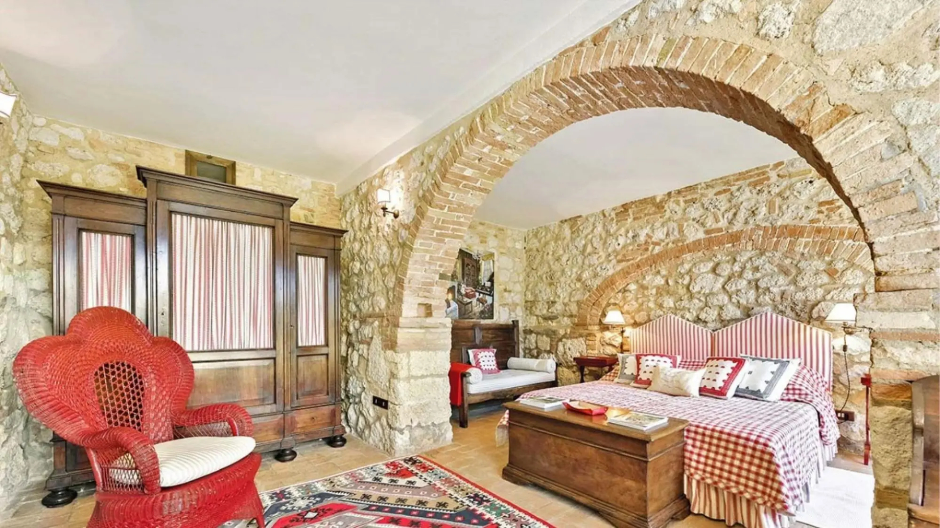 Independent Villa With 12 Beds-villa Aiola