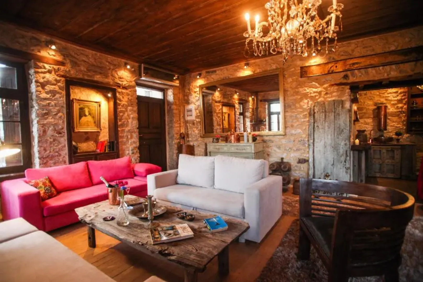 Dafni 65 · Antique Luxury Suite 65sq.m.