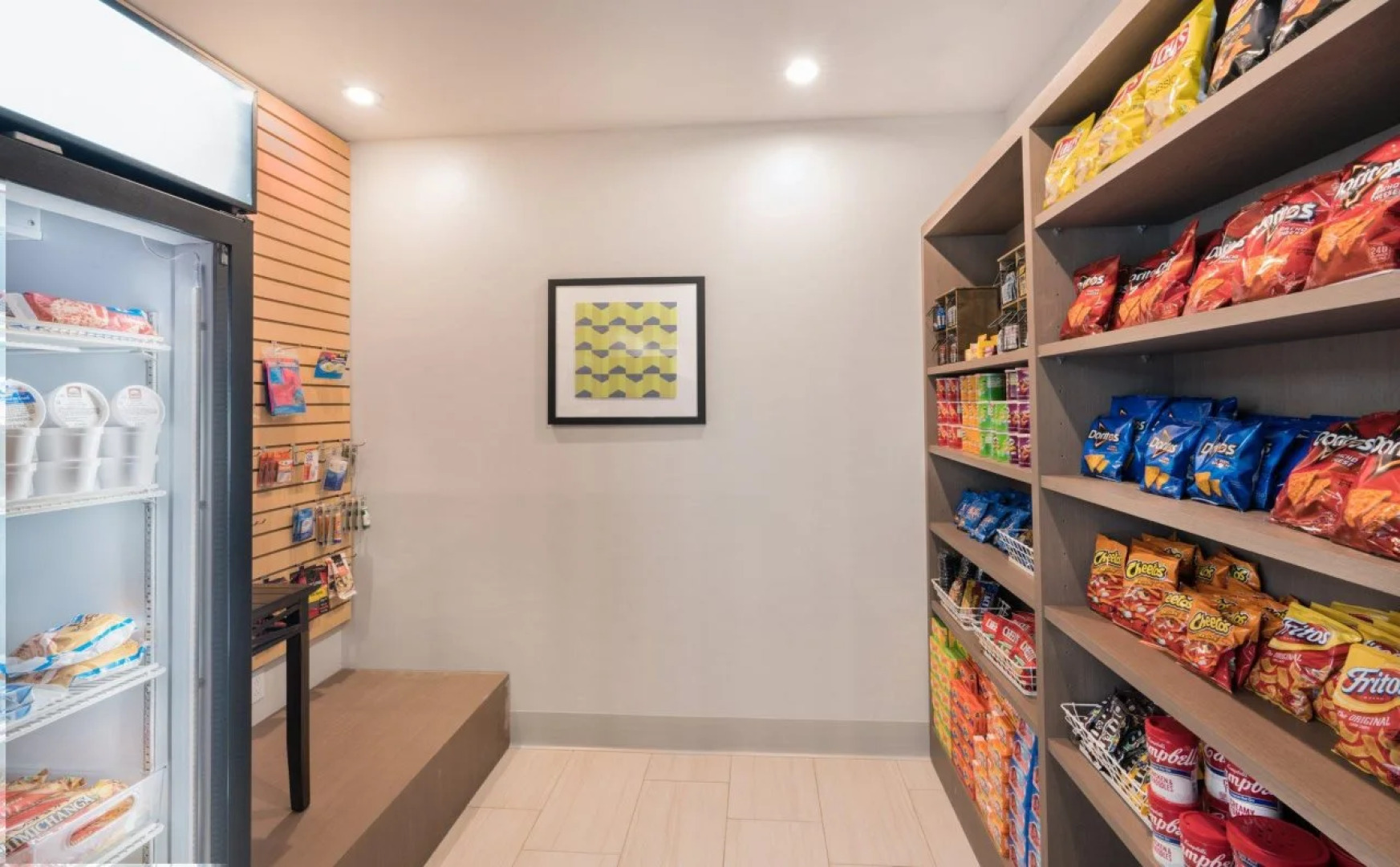 Holiday Inn Express & Suites Lake Havasu - London Bridge by IHG