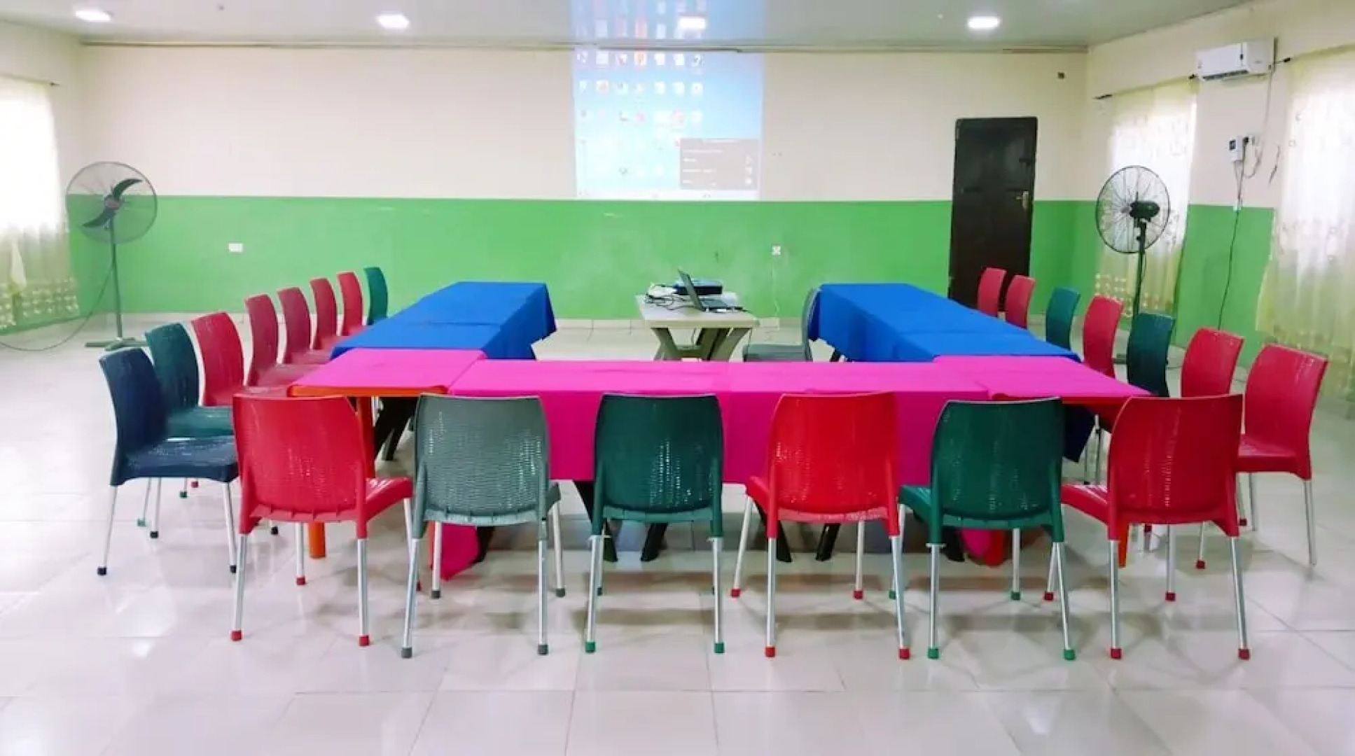 De Royal Legacy Hotel and Suites