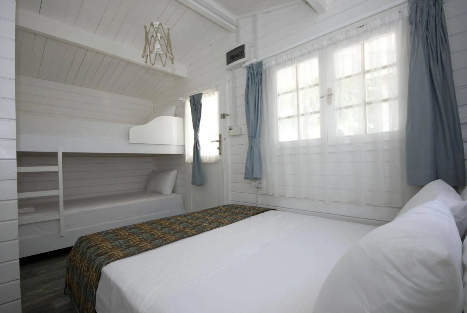 Mavi Beyaz Hotel Beach Club