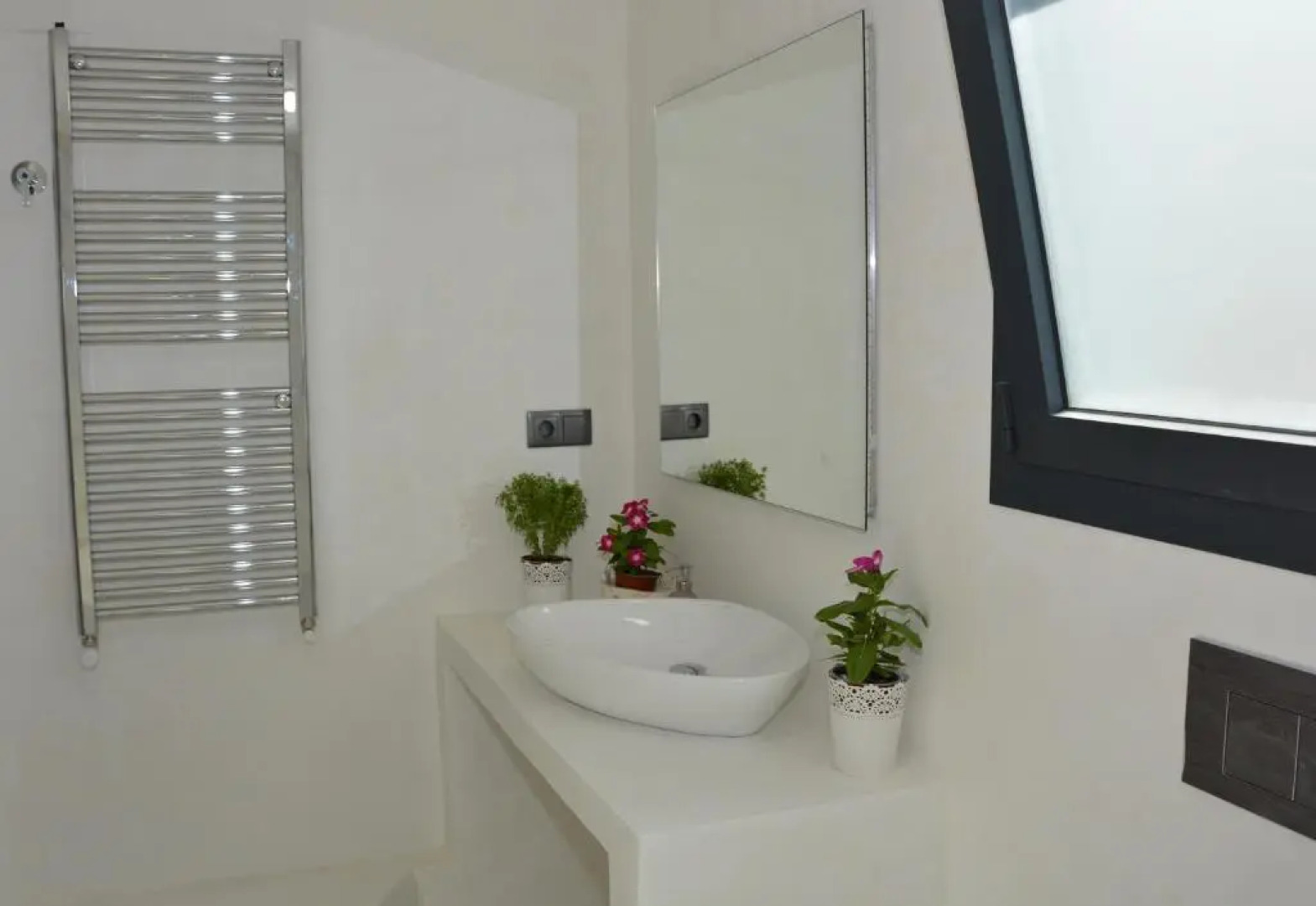 Villa Sitges Avril Renewd Agust 2021 High Design Confortable AC Calm Area