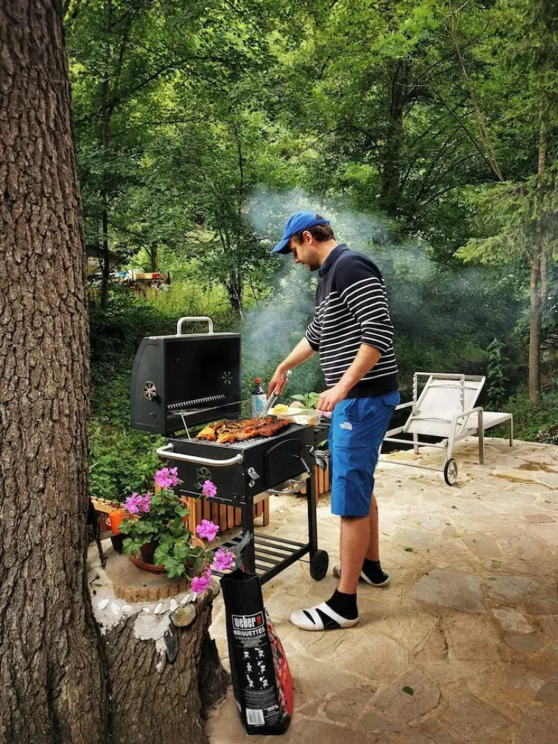 Sunny Wooden House on Creek, 30 Minutes Prague