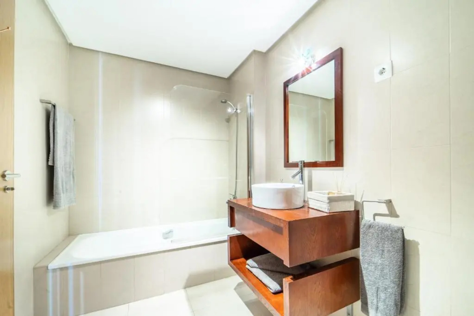 Apartment Near the Pool - MO4011LT