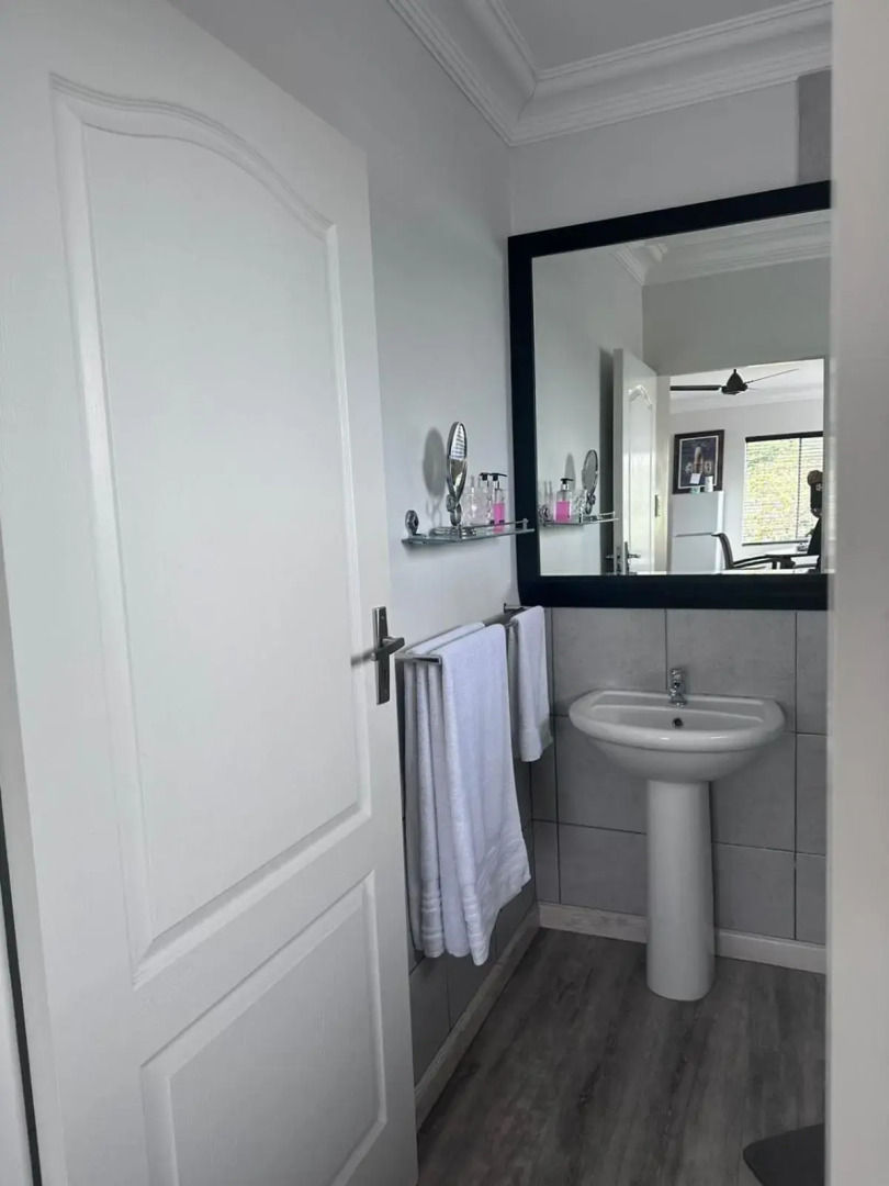 14 on Braemar Studio Apartment