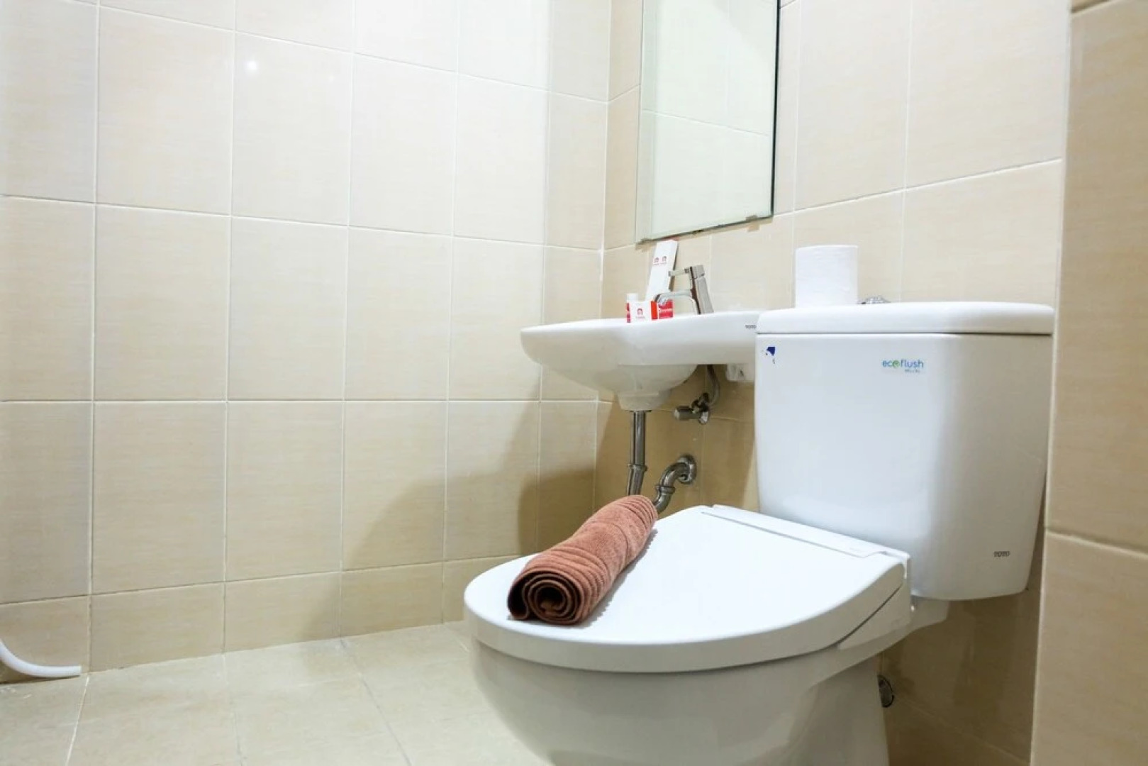 Warm and Homey Studio at The Oasis Cikarang Apartment By Travelio