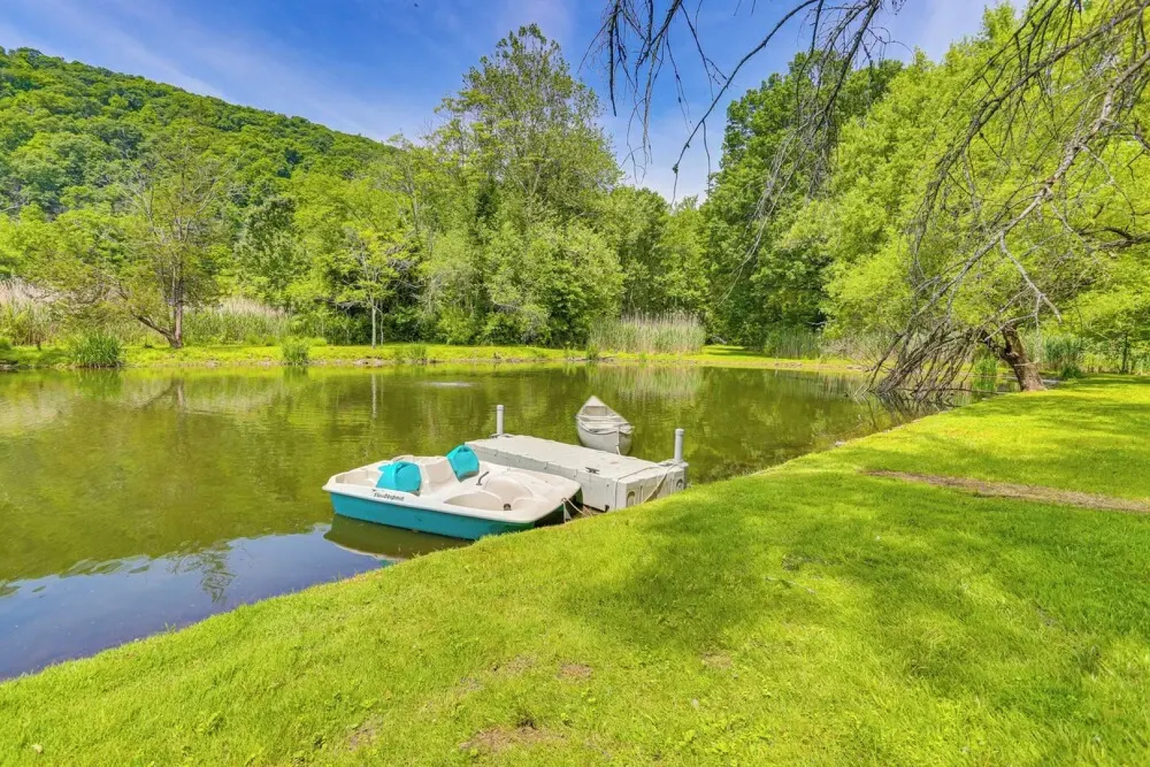 Secluded Cabin w/ Boats < 6 Mi to Jenny Jump!